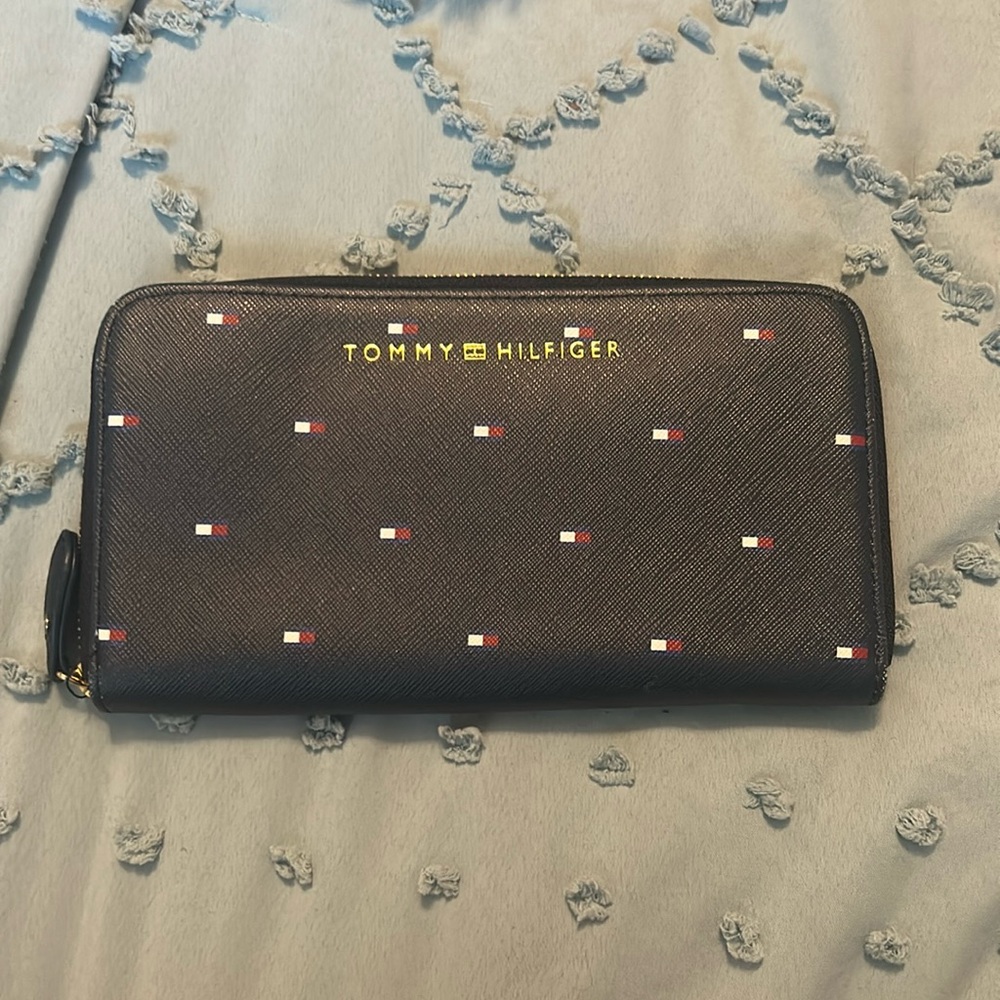 NWOT Tommy Hilfiger Navy Blue Faux Leather Wallet